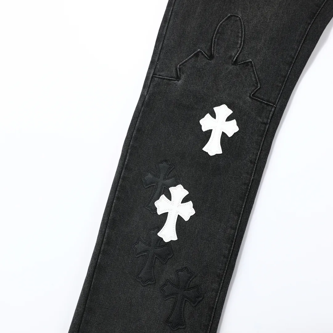 P270 💰 (Top version) Chrome Hearts Ma Siwei's same CH Chrome Hearts heavy-duty splicing high street jeans exudes uninhibited personality and unique charm. Every wear and tear is carefully designed to present a unique artistic feel. Made of imported denim fabric, which has undergone heavy industrial washing and destruction treatment, the trousers show a super cool effect on the upper body, allowing you to dominate the fashion stage.  This is more than just a pair of jeans, it is an expression of attitude. With its unique design concept and ultimate pursuit of details, Croxin breaks traditional boundaries and defines the jeans trend in the new era. The trousers are made of double-layer woven fabric and matched with customized hardware, showing an incomparably beautiful and unique style, making every wearer the focus of fashion. Imported denim fabric, super heavy-duty washed and damaged, the upper body is super cool! Customized hardware, incomparably good-looking model. The production process is difficult. It has a high-street feel. Color: black Size: 28-30-32-34-36 (corresponds to S-M-L-XL-XXL)
